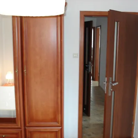 Apartament Jantar 21 *